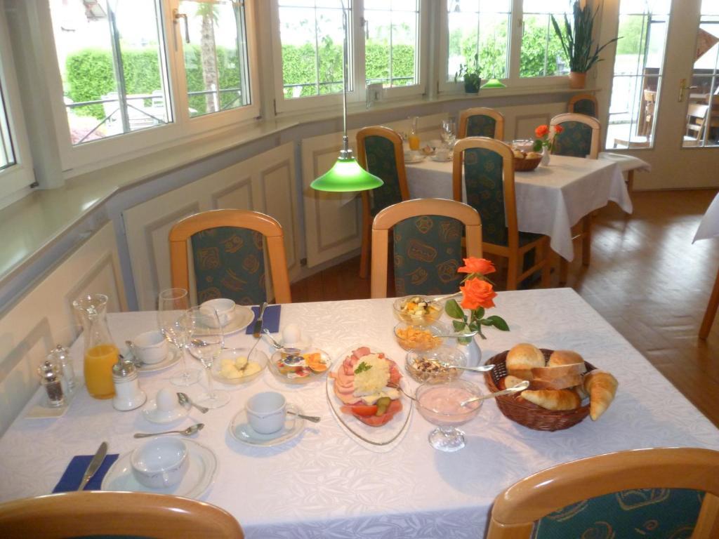 Hotel Speiserestaurant Bahnhof Güttingen Extérieur photo