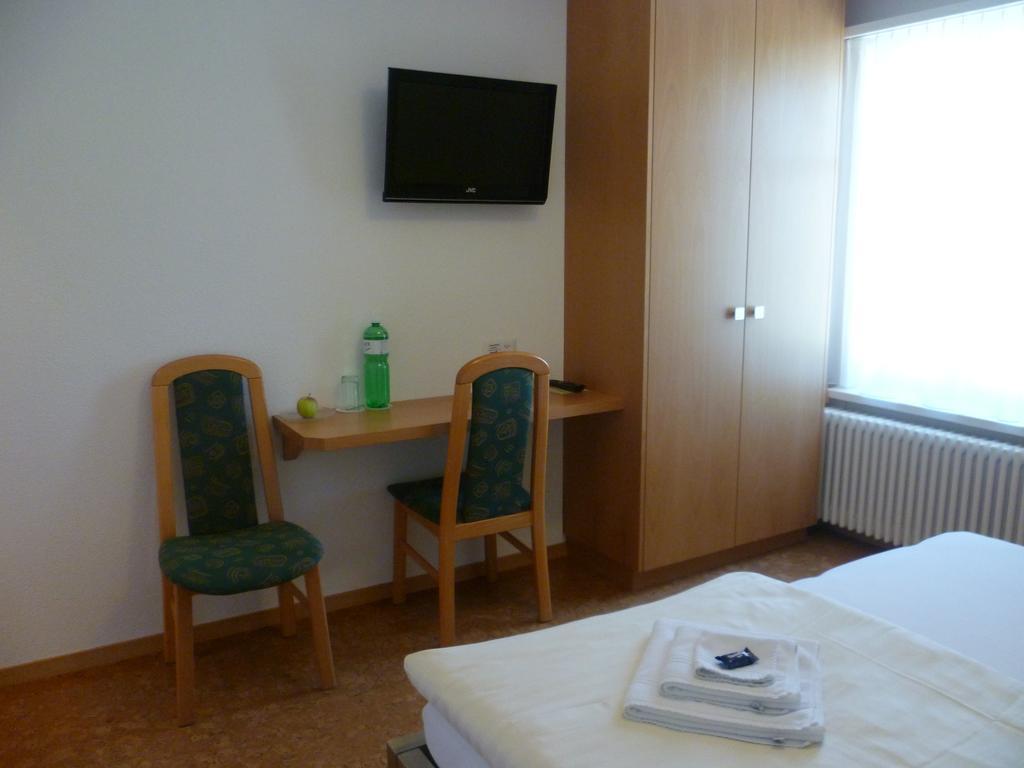 Hotel Speiserestaurant Bahnhof Güttingen Extérieur photo